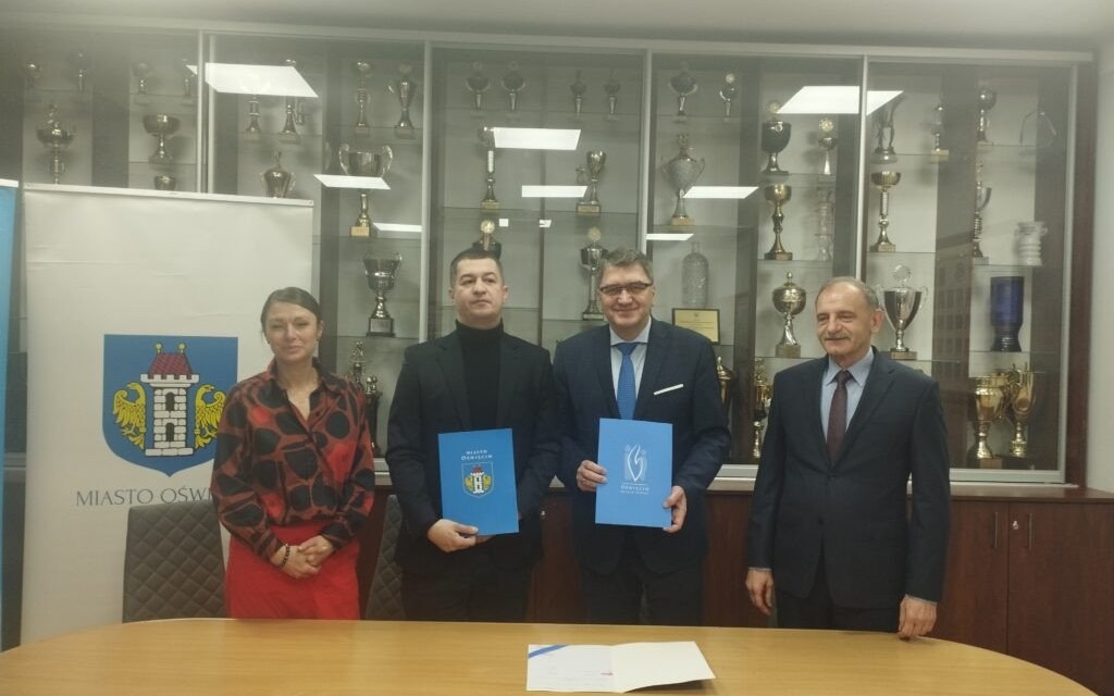 Oświęcim. Sportowy symbol miasta czeka na zmianę wizerunku. Projekt przebudowy i rozbudowy hali lodowej będzie gotowy w połowie 2025 roku