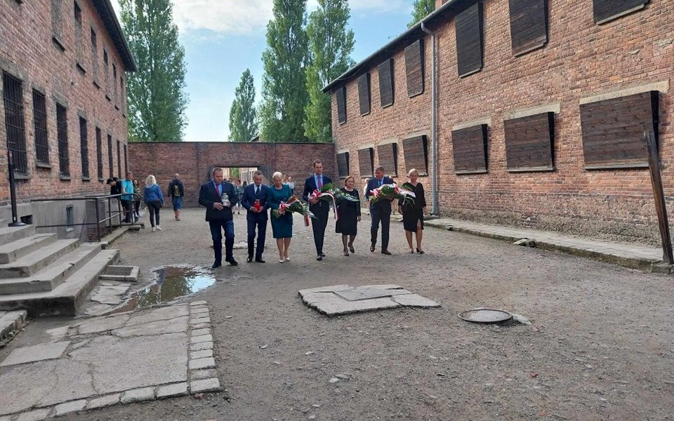 Oświęcim. 80. rocznica wybuchu Powstania Warszawskiego. Hołd dla powstańców i ludności cywilnej Warszawy