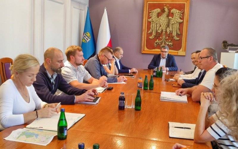 Oświęcim. Coraz bliżej do oddania pierwszego odcinka obwodnicy Oświęcimia. Spotkanie z inwestorem i wykonawcą
