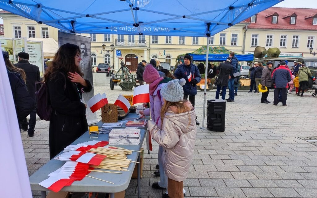 Oświęcim. Biało-czerwona parada przeszła ulicami miasta w 106. rocznicę odzyskania przez Polskę niepodległości