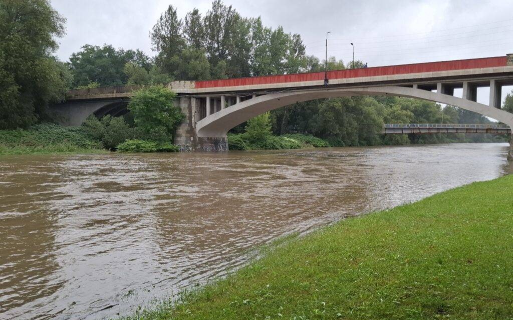 Oświęcim. Sytuacja hydrologiczna w mieście