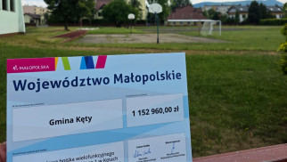 Boisko wielofunkcyjne, bieżnie i siłownia terenowa – rusza modernizacja w Kętach