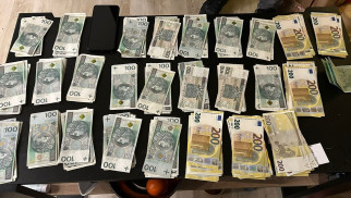 Chełmek: Oszuści wyłudzili od seniorów 80 tys. zł! Policja ostrzega – nie daj się nabrać „na policjanta”!