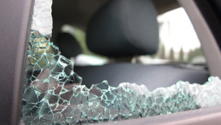 Dziecko zatrzaśnięte w aucie podczas upału – szybka reakcja policji uratowała sytuację - InfoBrzeszcze.pl