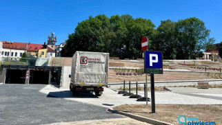 Dziewięć samochodów na nowym parkingu – FOTO