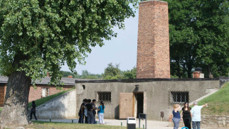 Grzegorz Braun neguje istnienie komór gazowych w Auschwitz