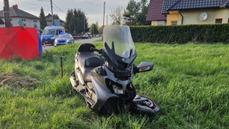 KĘTY. Śmiertelne zderzenie motocyklisty z samochodem osobowym