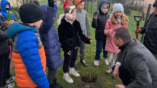 Kolejne sadzonki drzew i krzewów wyrosną przy szkołach!