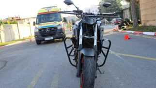 Kursant wjechał motocyklem w drzewo – FOTO