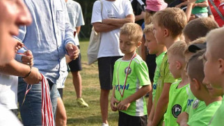 Młodzi piłkarze walczyli o Puchar Burmistrza - FOTO - InfoBrzeszcze.pl