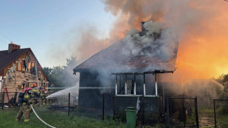 Ogień w Brzeszczach. Strażacy walczyli z żywiołem