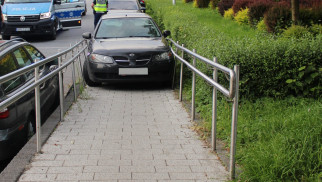 Oświęcim: Kierowca pod wpływem narkotyków wjechał na podjazd dla niepełnosprawnych – zareagowali świadkowie