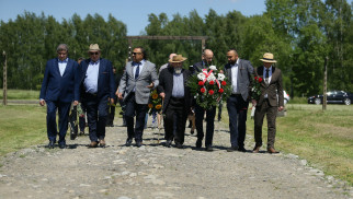 OŚWIĘCIM. Romowie oddali hołd uczestnikom buntu w KL Auschwitz