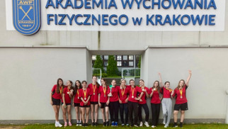 Pod Wawelem kęczanki w blasku srebra – FOTO