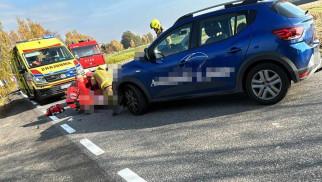 Poważny wypadek drogowy w Rudzach. Zablokowana DW 781 – FOTO!