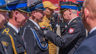 Powiatowe Obchody Dnia Strażaka 2025 – uroczysty apel i liczne wyróżnienia – ZDJĘCIA!