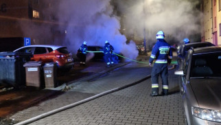 Pożar samochodu osobowego na parkingu w Brzeszczach – FOTO!