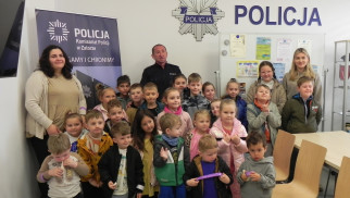 Przedszkolaki z Palczowic zapoznawały się z zasadami bezpieczeństwa i służbą policjanta