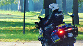 Ruszył skuterem na policjanta! Wpadł mimo dwóch zakazów i… miał jeszcze więcej na sumieniu