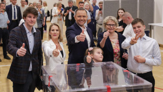Szok w noc wyborczą! Exit poll daje zwycięstwo Trzaskowskiemu, ale late poll wysuwa Nawrockiego na prowadzenie