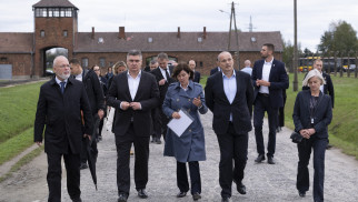 Trójka prezydentów europejskich w Auschwitz: emocjonujące słowa i wzruszająca wizyta w Miejscu Pamięci