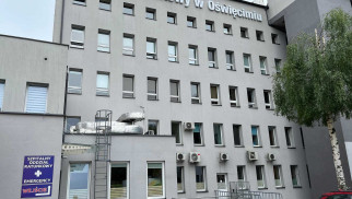 W wakacje szpital staje się przechowalnią seniorów