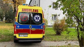 Wołanie o ratunek. Seniorka przewróciła się i nie mogła wstać