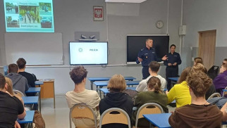 Zachęcają młodzież do służby w policji