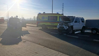 Zderzenie dwóch osobówek. Trakt z Oświęcimia do Kęt zablokowany – FOTO