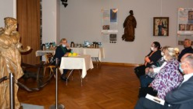 „Sacrum w muzeum...” Otwarcie wystawy i prelekcja zachęciły do dyskusji