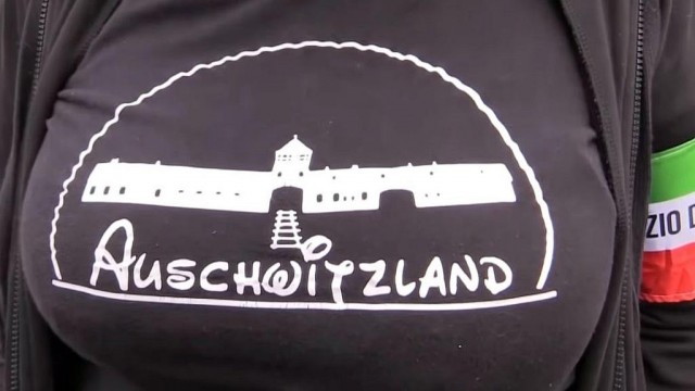 Auschwitzland – obrzydliwy strój włoskiej neofaszystki – FOTO