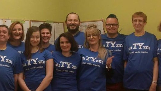 Będą świecić na niebiesko dla autyzmu