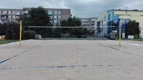 Bezpłatne boisko pod OSiR-em czeka na amatorów siatkówki plażowej!