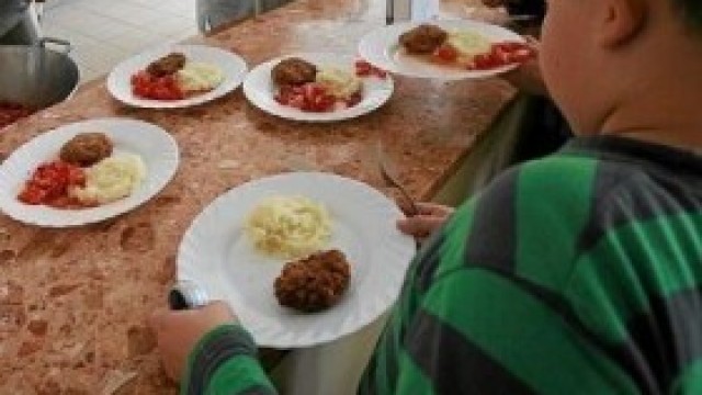 Bezpłatne posiłki w szkołach  i przedszkolach - złóż wniosek w kęckim GOPSie!