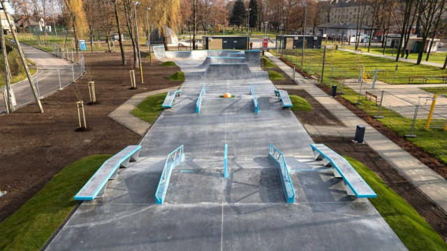BRZESZCZE. Miejski skatepark z ogólnopolskim tytułem „Modernizacja Roku &amp; Budowa XXI”