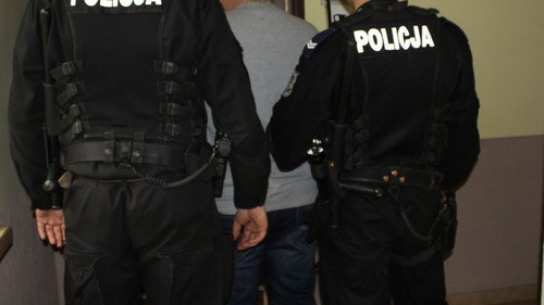 BRZESZCZE. Znęcał się nad matką i znieważył policjantów. Krewki 57-latek aresztowany