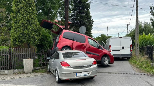 BRZEZINKA. Kolizja dwóch samochodów wyglądała poważnie