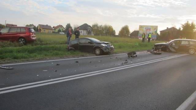 BULOWICE. Karambol na DK 52. Jedna osoba w szpitalu