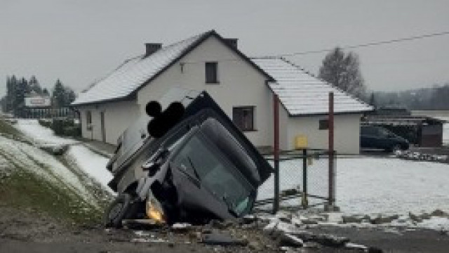 Bulowice. Kolizja drogowa. Kierowca zasnął podczas jazdy