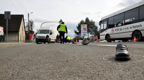 BULOWICE. Nie żyje potrącony na pasach 72-latek – AKTUALIZACJA