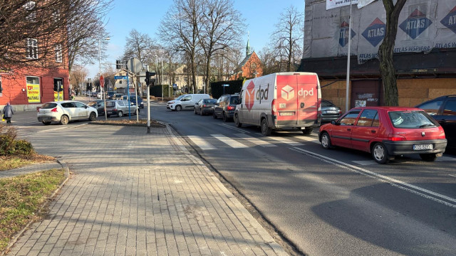 Chaos na skrzyżowaniu w centrum Oświęcimia. Radny interweniuje, urzędy chowają głowy w piasek