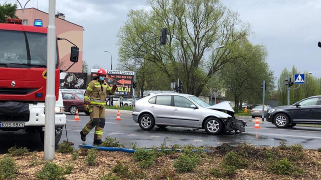 Czołowe zderzenie audi i seata – FOTO