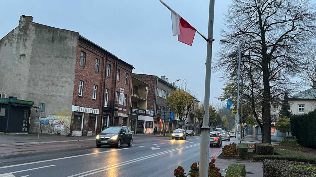 Czytelnik eFO: Nie widziałem, żeby flagi były na ulicy Dąbrowskiego – FOTO