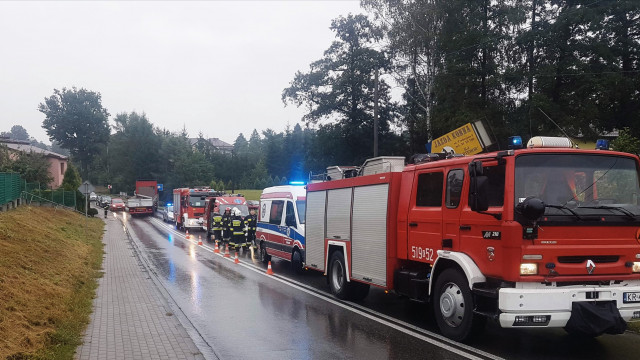 Dachowanie na ulicy Bielskiej w Jawiszowicach- jedna osoba trafiła do szpitala - InfoBrzeszcze.pl