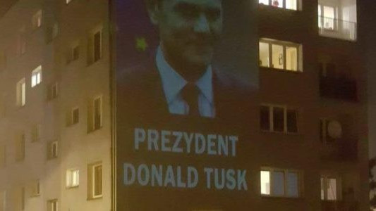 Donald Tusk z rzutnika