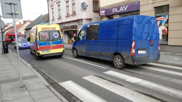 Dostawczak potrącił dziecko, które wbiegło na przejście