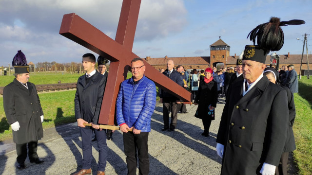 Droga Krzyżowa w miejscu niewyobrażalnej zbrodni