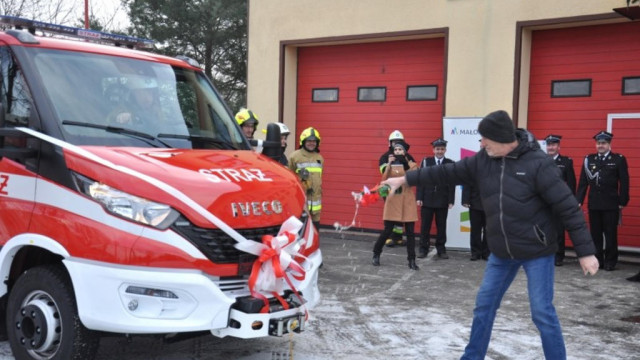 Druhowie z Malca cieszą się już nowym wozem – FOTO