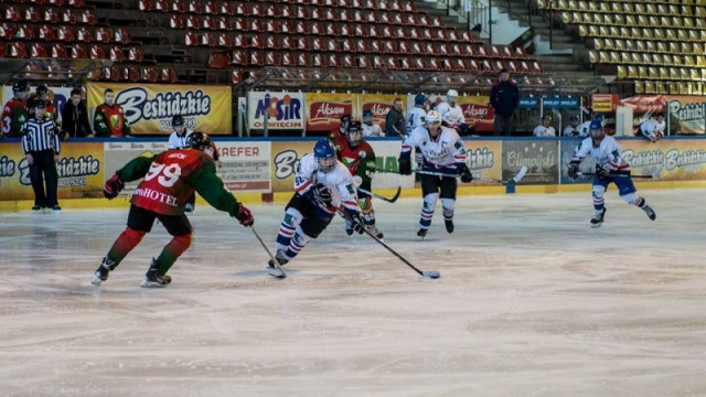 Drużyna Juniorów UKH Unia w finałach Mistrzostw Polski w Hokeju na Lodzie