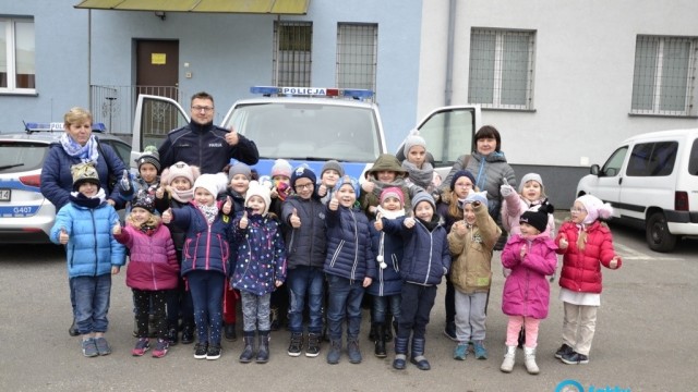 Dzieciaki ze Smolic odwiedziły policjantów – FILM, FOTO
